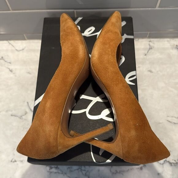 Banana Republic Annetta Suede tan 3” heel. Size 8.5 GUC - Picture 4 of 9